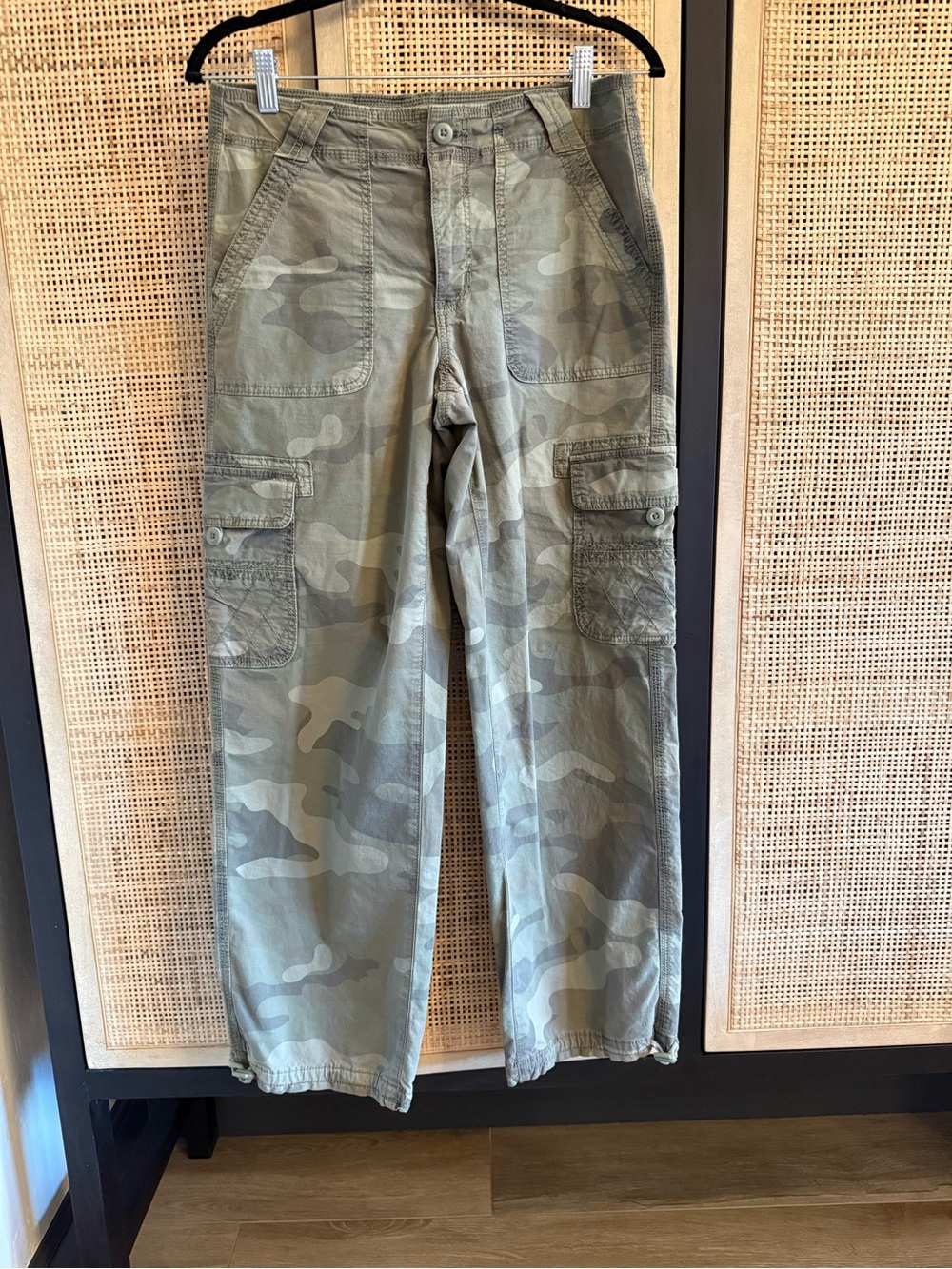 American Eagle Outfitters Women's Camo Cargo Pants - Green